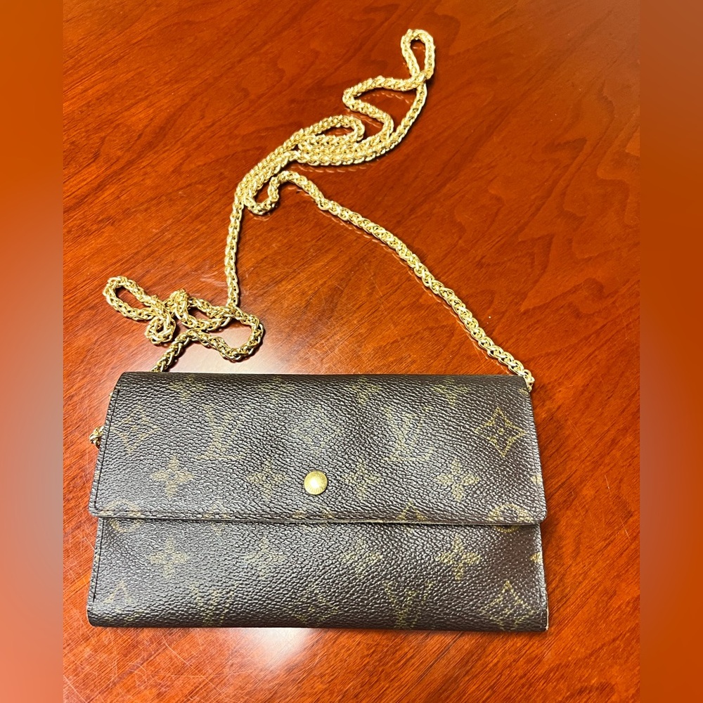 Vintage -  Authentic Louis Vuitton Porte Tresor International wallet with chain
